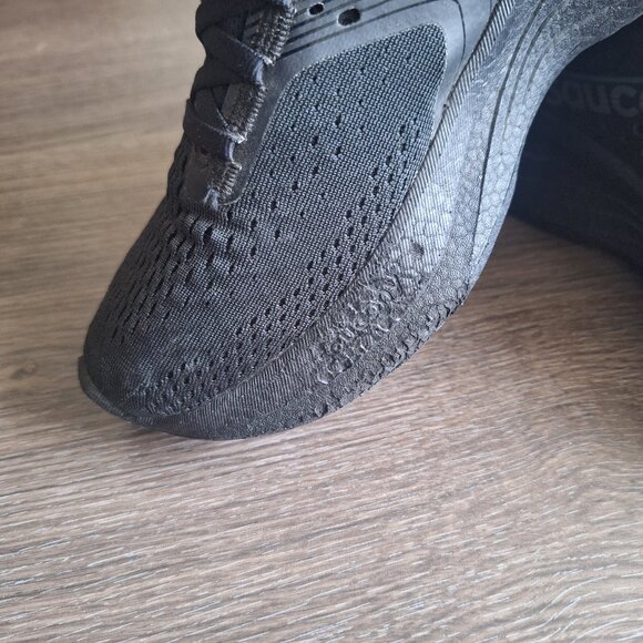 SAUCONY Women's Ride 17 Running Shoe (Black) - Picture 11 of 12